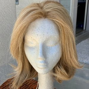 NWT Raquel Welch Beguile Human Hair Wig